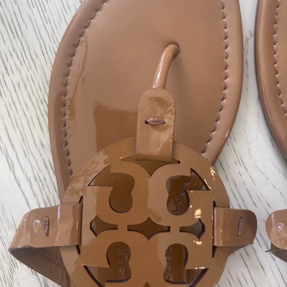 Tory Burch Tan Miller Sandals Iconic Glossy Patent Leather Design - Picture 9 of 10
